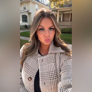 Meet your Posher, Sydney